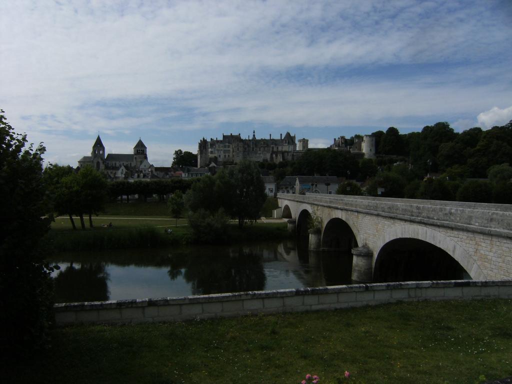 La Chaussee Des Ponts Noyers-sur-Cher Chambre photo