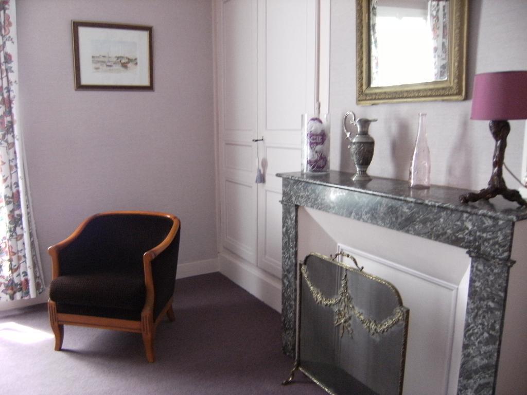 La Chaussee Des Ponts Noyers-sur-Cher Chambre photo