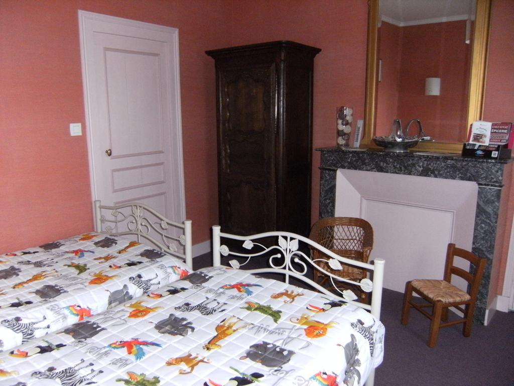 La Chaussee Des Ponts Noyers-sur-Cher Extérieur photo
